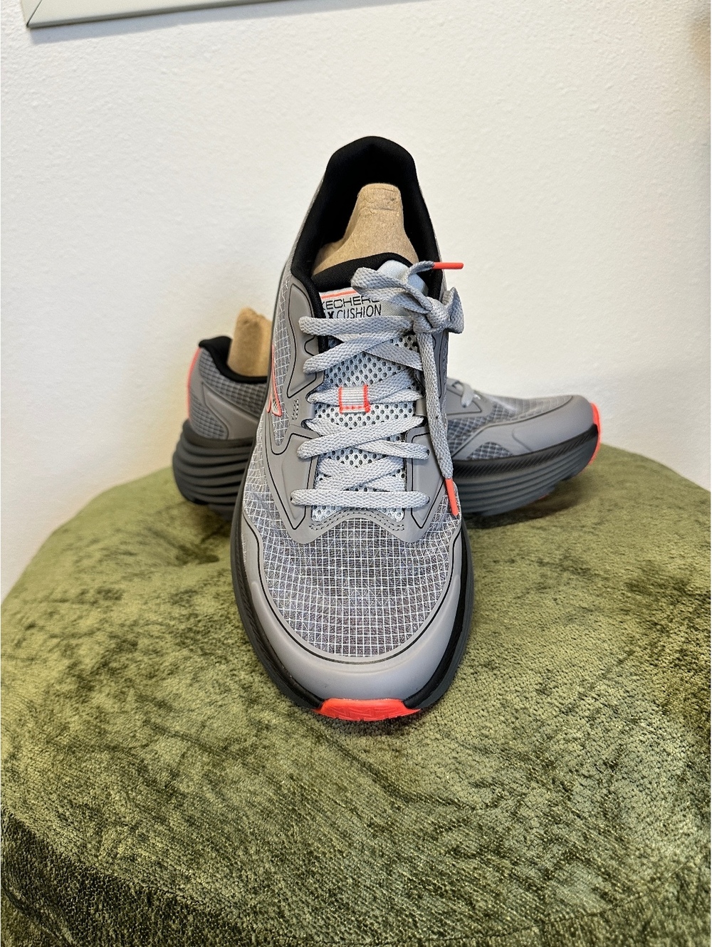Skechers Max Cushioning Athletic Running Shoes in Gray and Coral, Men's Size 8